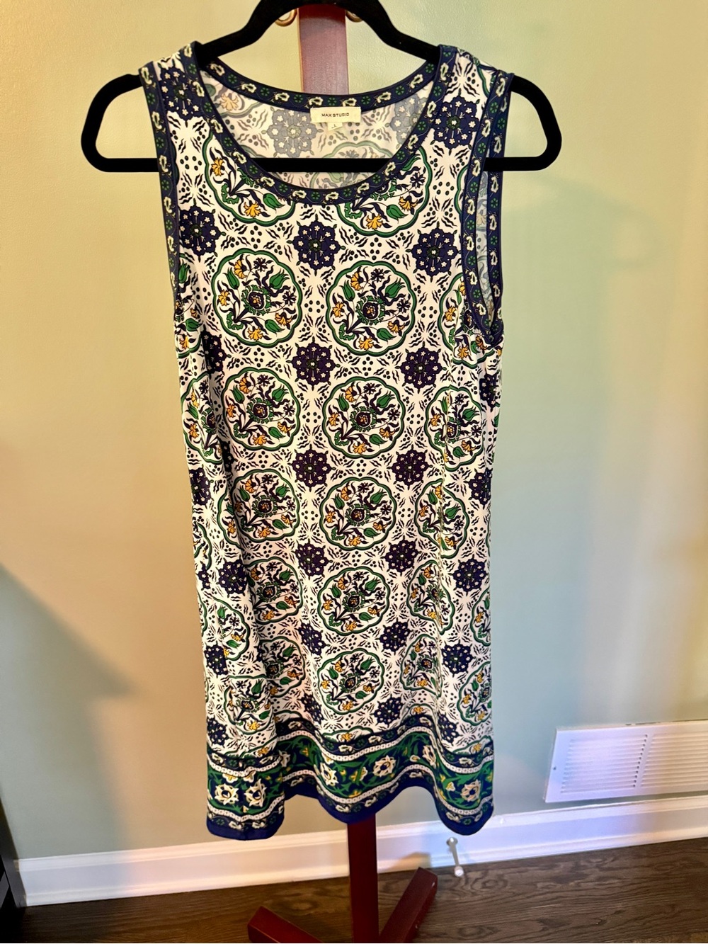 Max Studio size L Sleeveless Tile-Print Shift Dress in Navy, Green & White